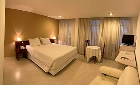 King Suite with Spa Bath