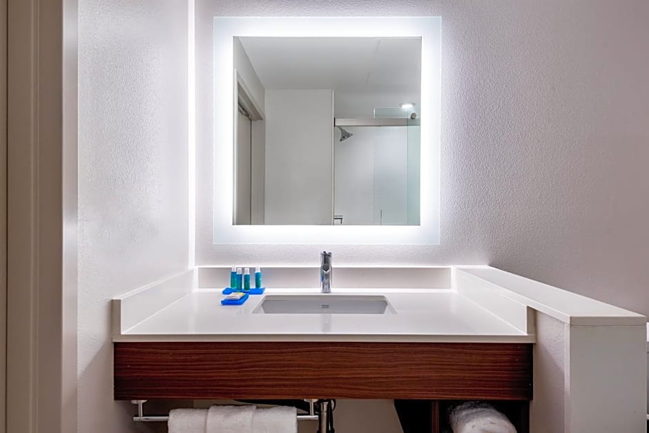 Holiday Inn Express & Suites Santa Ana - Orange County By IHG