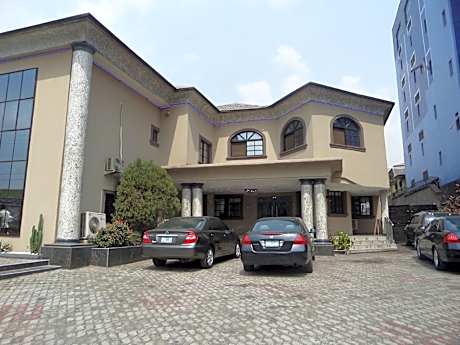 Islanders Hotel and Lounge