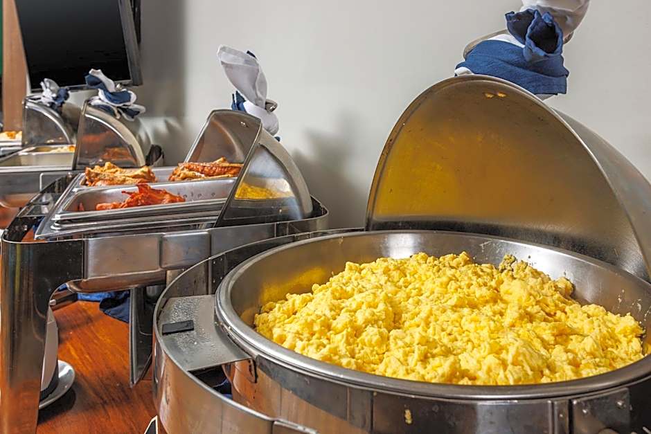 Holiday Inn Resort Oceanfront at Surfside Beach by IHG