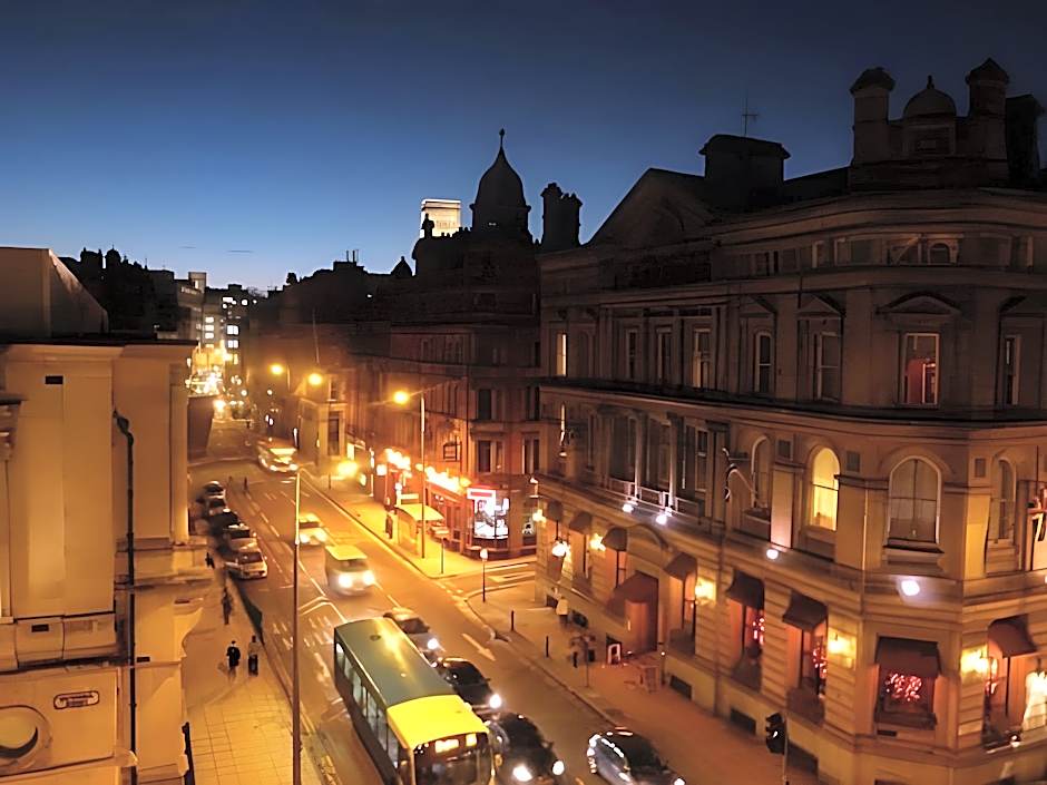 Base Serviced Apartments - Sir Thomas Street