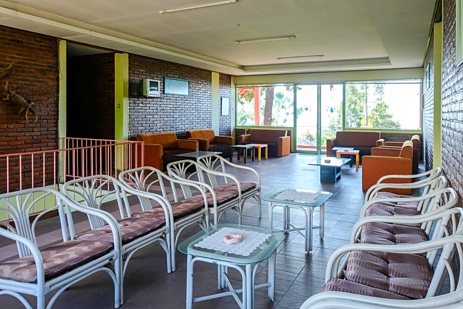 RedDoorz Syariah near Kopeng Treetop Adventure