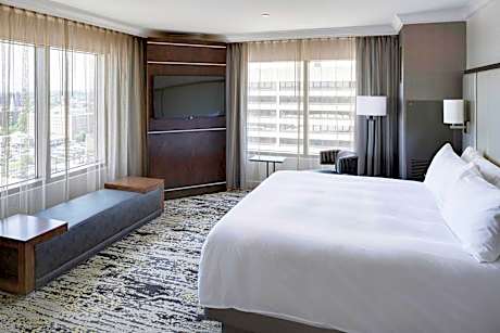 Concierge lounge access, Presidential Suite, 1 King, Sofa bed
