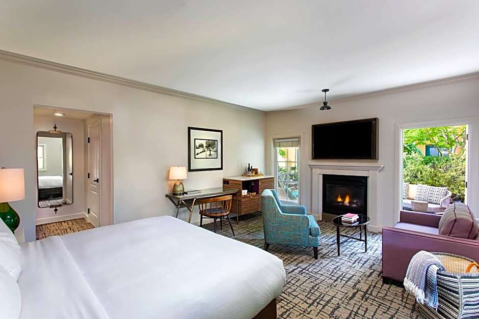 Photo 1 of 9 of Junior 1 King Bed with Sofabed Cottage, Bathtub