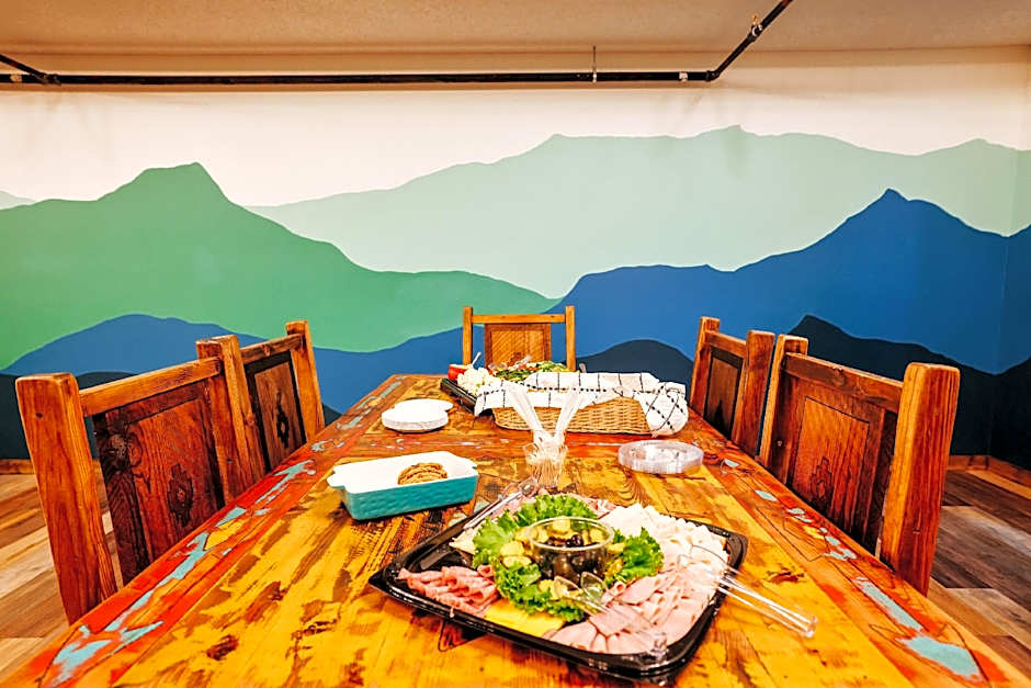 Pintler's Portal Hostel