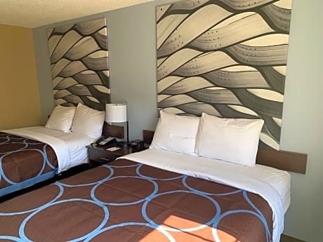 Queen Room with Two Queen Beds and Bath Tub - Mobility Accessible/Non-Smoking