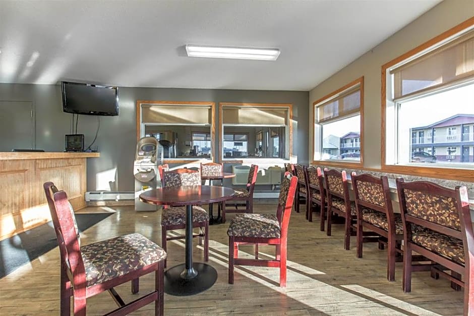 Econo Lodge Inn & Suites