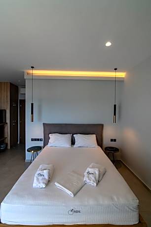 Deluxe Double Room with Balcony and Sea View