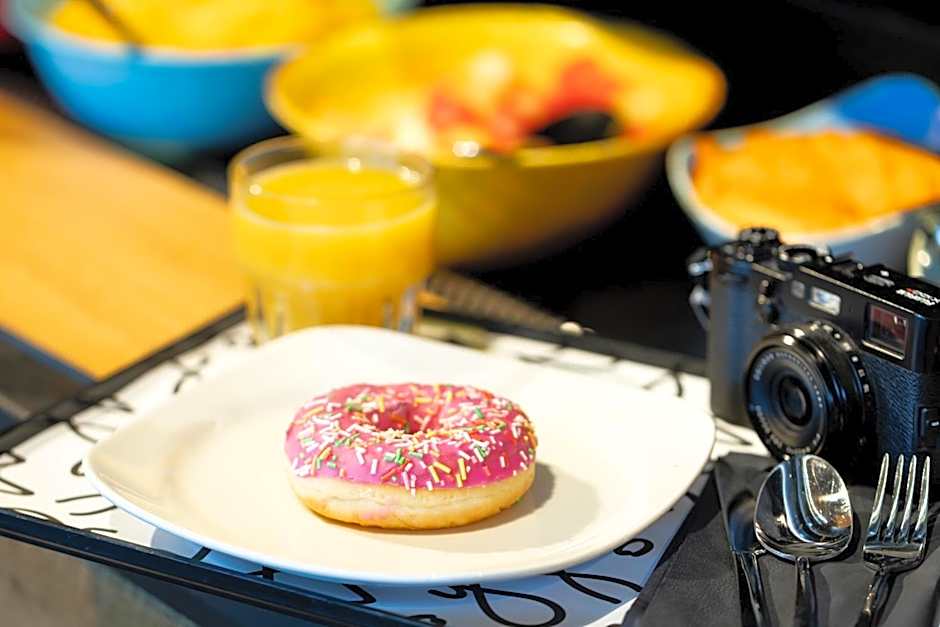 Moxy by Marriott London Heathrow Airport