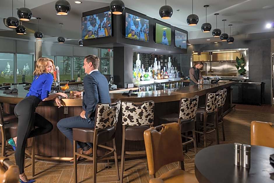 Applause Hotel Calgary Airport