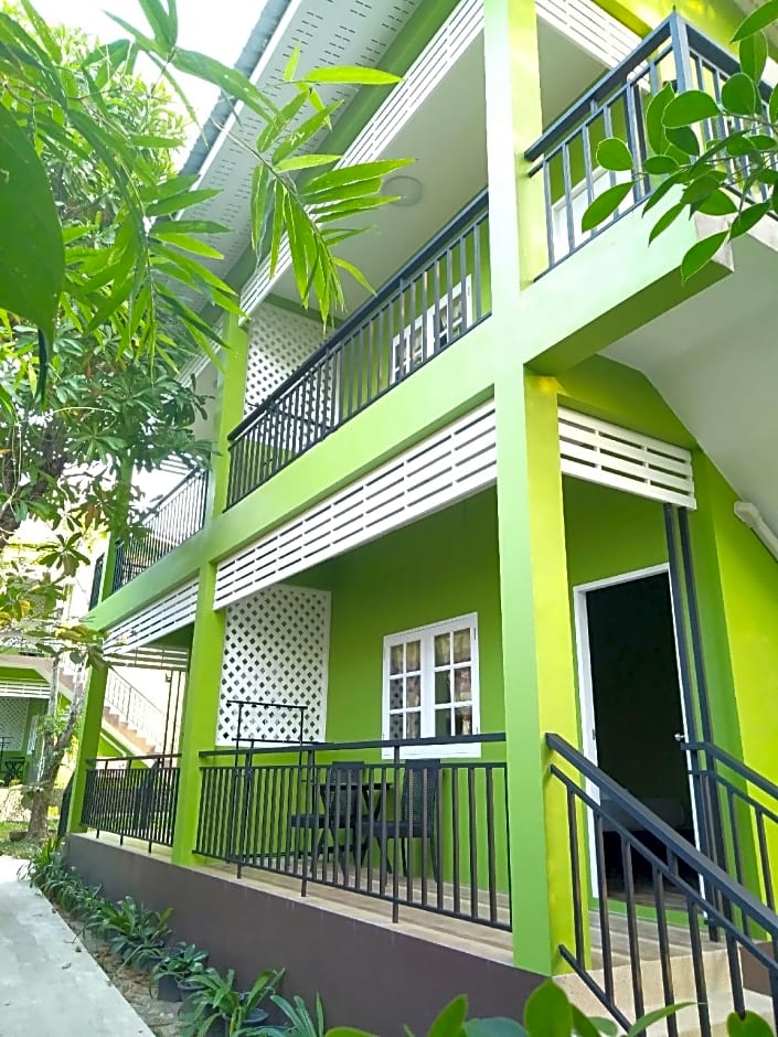 Khaolak C-nior Bungalows