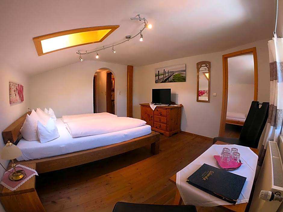 Aktivhotel & Gasthof Schmelz Ihr familienfreundliches Urlaubs Hotel mit Wellness, Almsauna, Chiemgau Karte