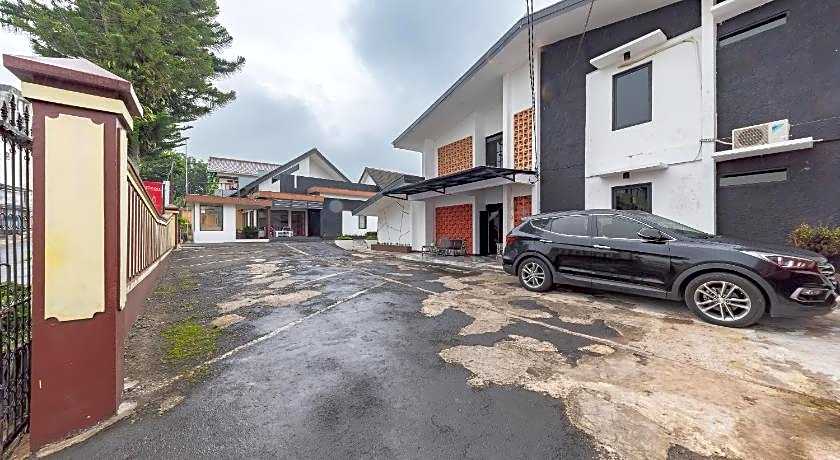 RedDoorz near Taman Kota Lapang Merdeka Sukabumi