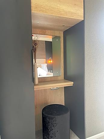 Forest Pod - No Pets Allowed