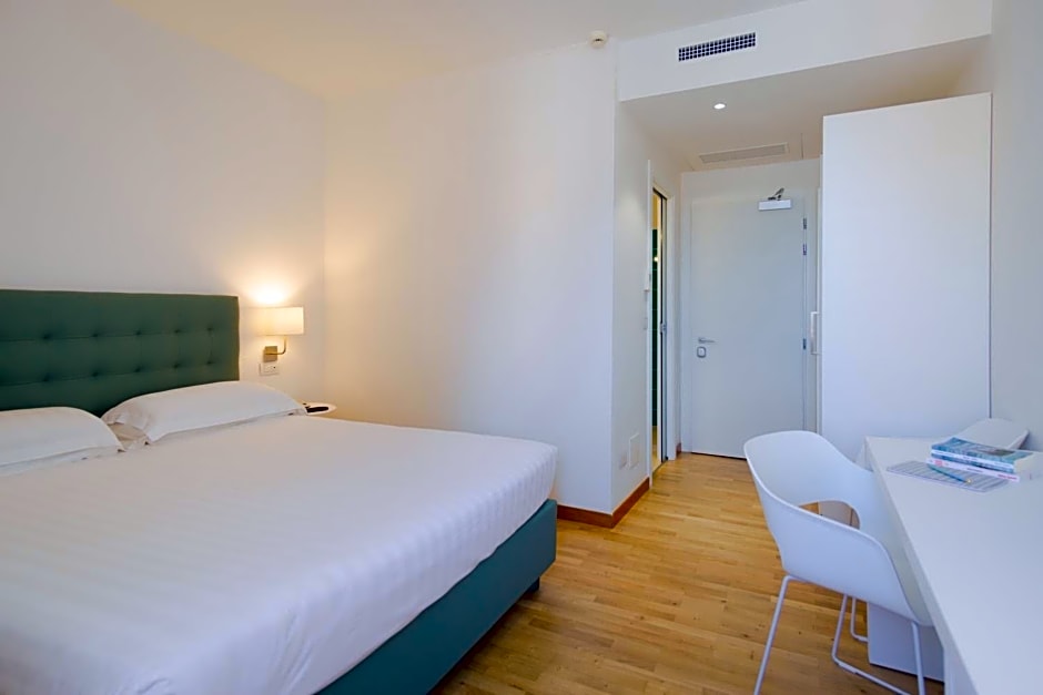 Mistral2 Hotel