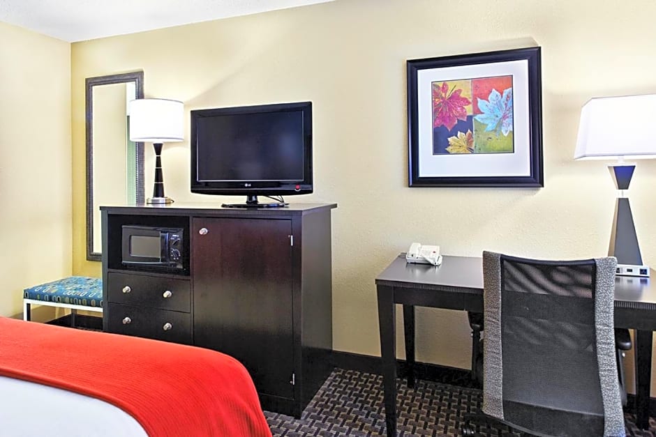 Holiday Inn Express Hotel Fort Campbell-Oak Grove, an IHG Hotel