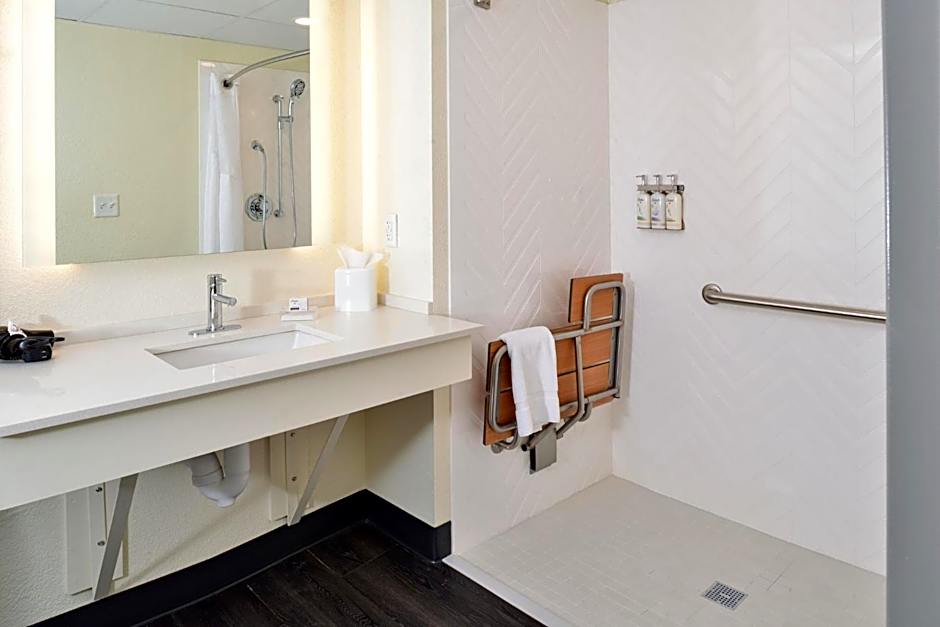 Holiday Inn Hotel & Suites Overland Park-Convention Center By IHG