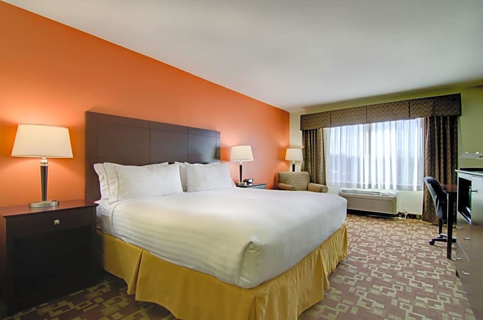 Holiday Inn Express & Suites Kansas City Sport Complex Area By IHG