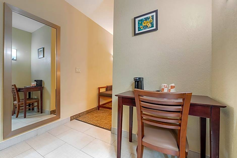 Comfort Inn & Suites