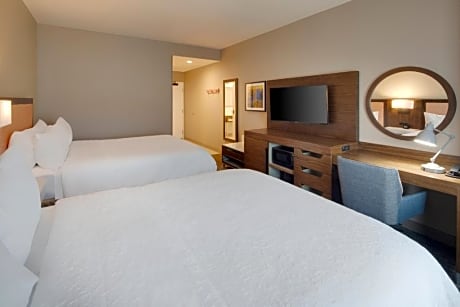  2QN ACCESSIBLE ROOM W/ ROLL-IN SHOWER NS - MICROWV/FRIDGE/HDTV/WORK AREA - FREE WI-FI/HOT BREAKFAST INCLUDED -