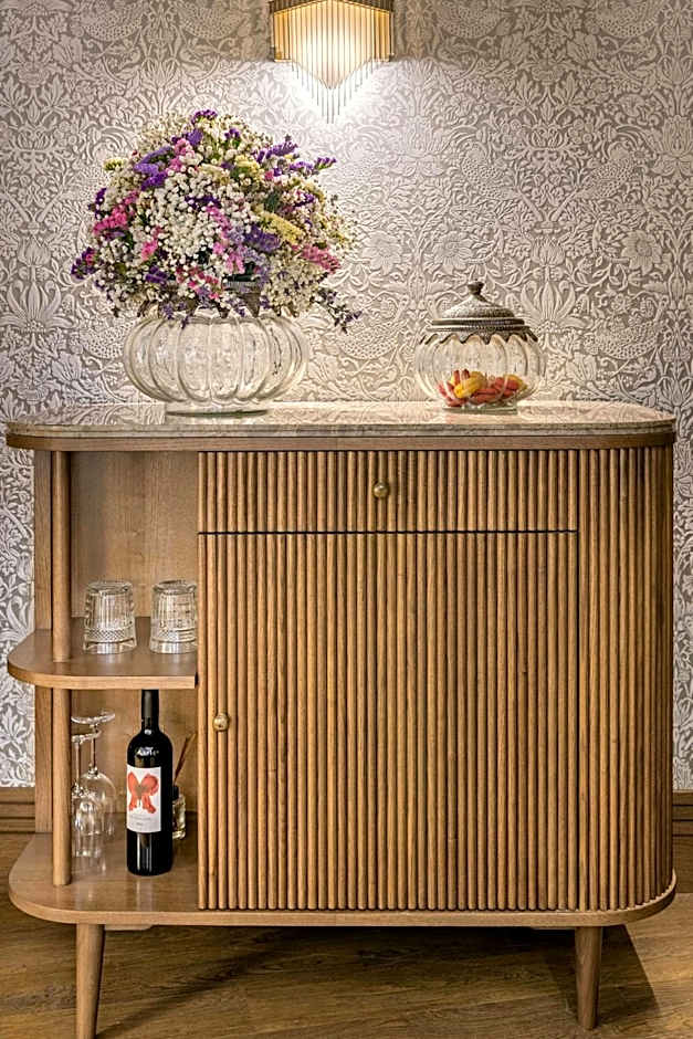 Palacio Santa Clara, Autograph Collection