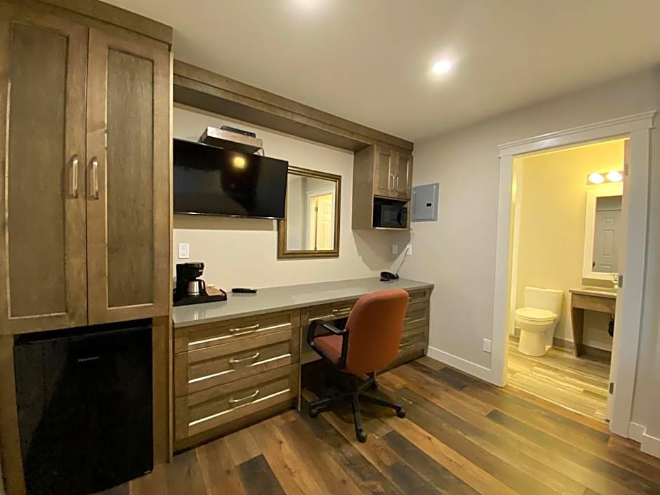 Sahara Courtyard Inn & Suites Osoyoos