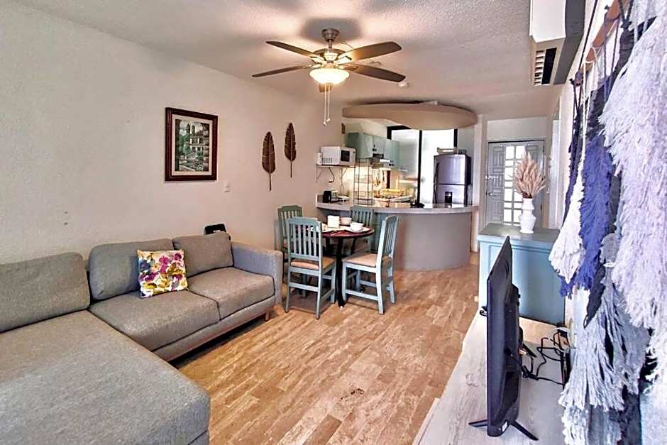 Oceanfront Condo BM By Andiani