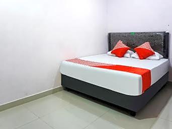 RedDoorz @ Homestay Madu Makassar