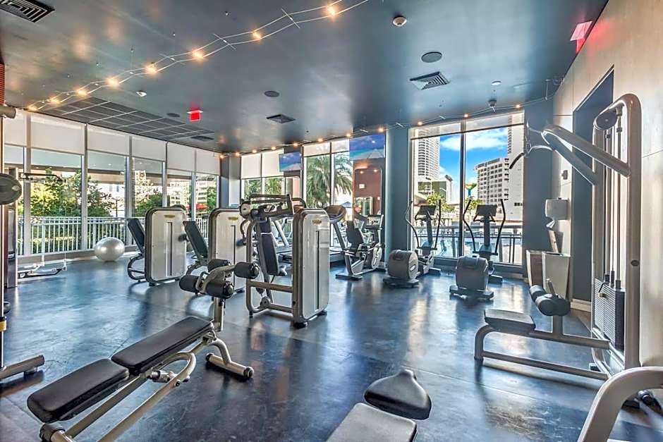 Water View Building With Pool - 5-Min Walk To The Beach - Cozy Studios