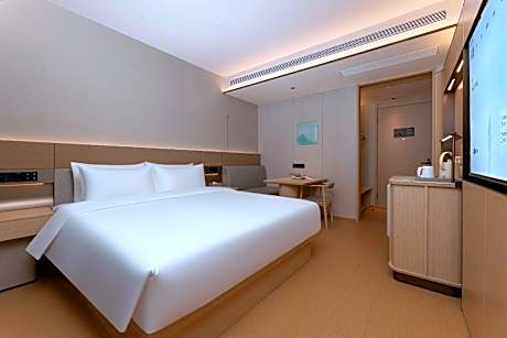Hotel Queen Room