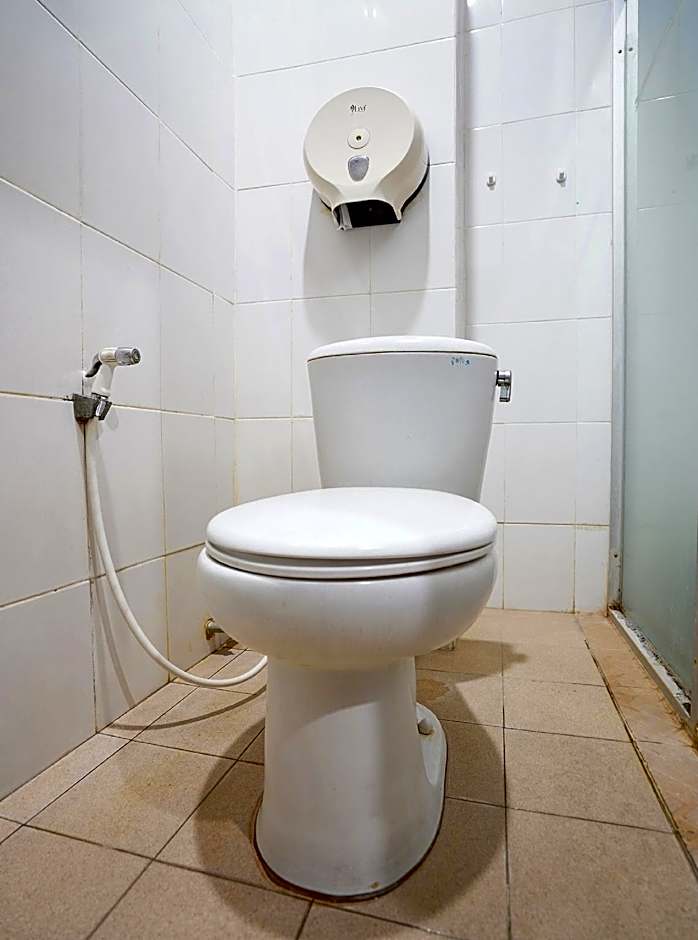 OYO Flagship 90890 Bratang Gede Residence