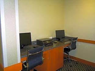 Holiday Inn Express Hotel And Suites Columbus Edinburgh By IHG