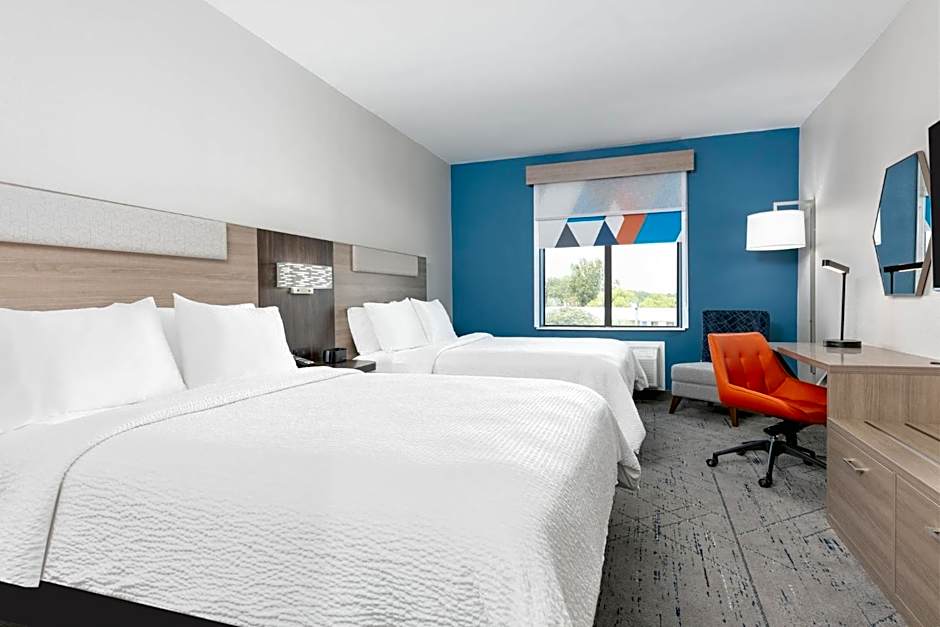 Holiday Inn Express Hotel & Suites Winnie By IHG