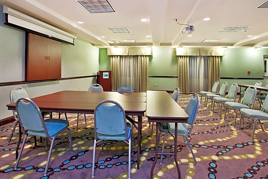 Holiday Inn Express Hotel & Suites Picayune By IHG