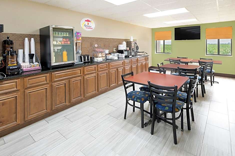 Super 8 by Wyndham Charleston/Sikeston East MO