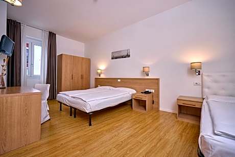 Triple Room with Lake View