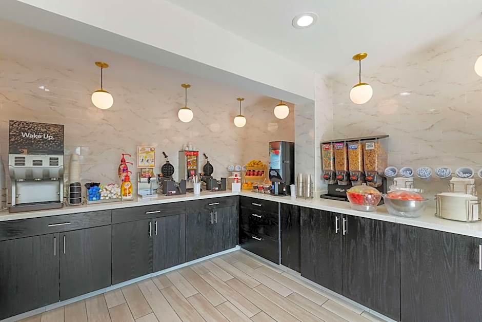 La Quinta Inn & Suites by Wyndham Des Moines West Clive