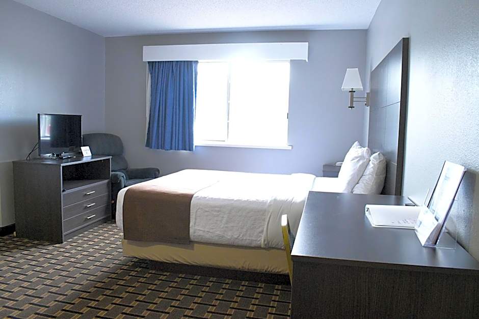 Adams Inn and Suites