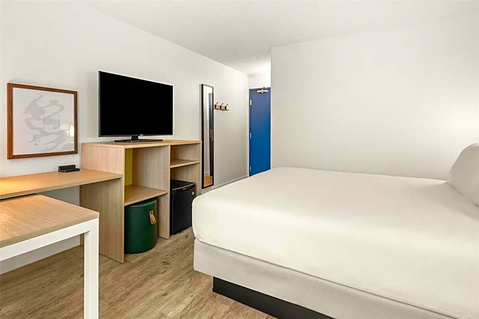 Spark by Hilton Eden Prairie