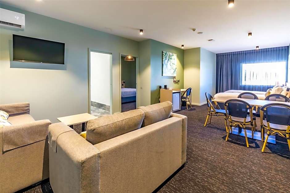 Nightcap at Commercial Hotel