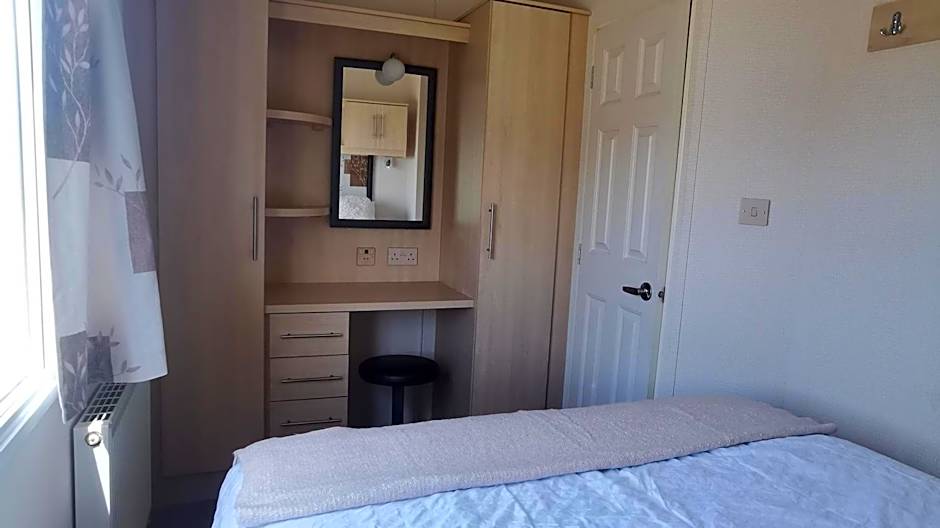 Snowdonia Holiday Sea Beach and Mountains view