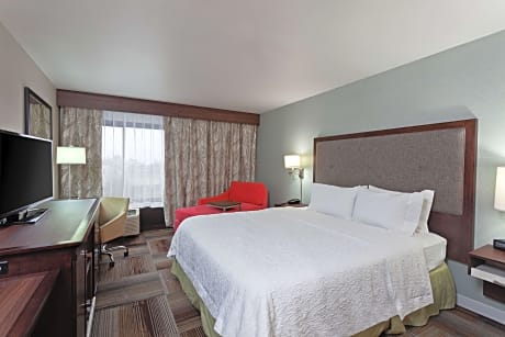 2 Queens Hearing Accessible Nonsmoking