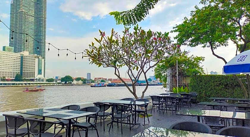 Away Bangkok Riverside Kene
