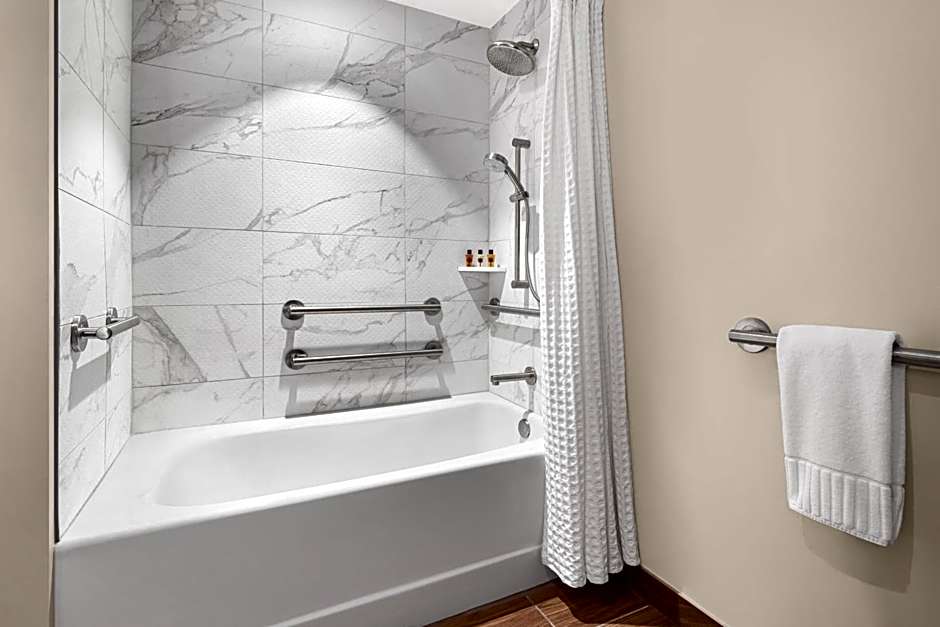 The Ben, Autograph Collection