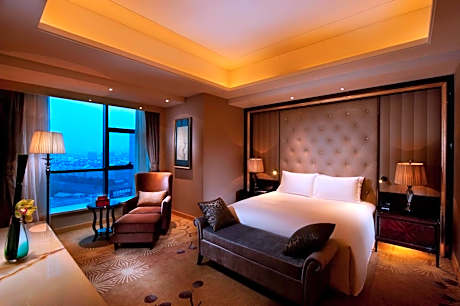 Deluxe King Suite - Lounge Access