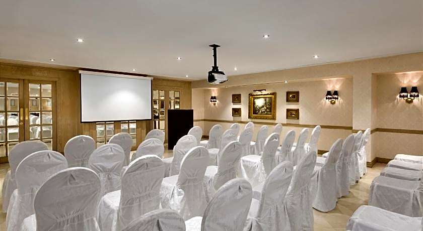 Hawthorn Suites By Wyndham Al Khobar