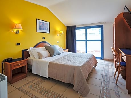 Double or Twin Room with Balcony (without Sea View)