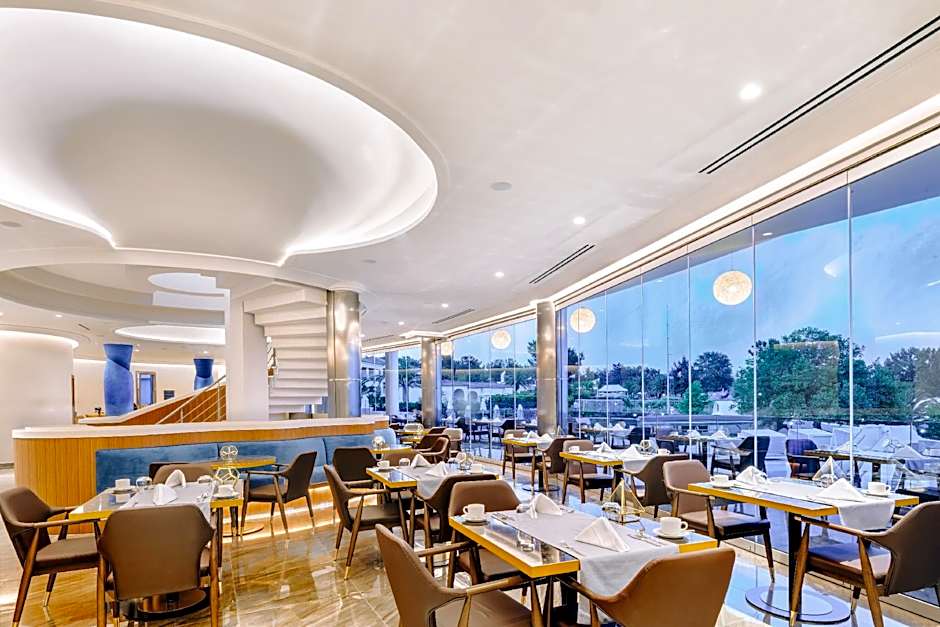 Alexandra Elegance Bridging Generations