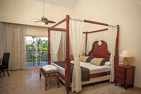 One-Bedroom Suite with Jacuzzi - Free WiFi