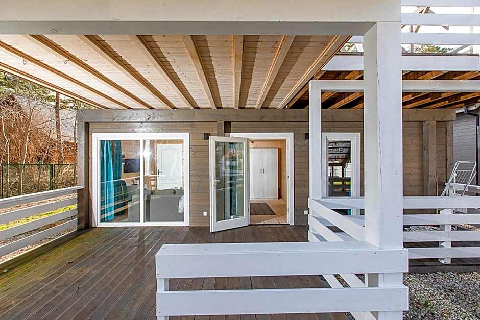 OŚRODEK KOLONIJNO WCZASOWY MEWA - przy plaży z basenem z podgrzewaną wodą i mini SPA